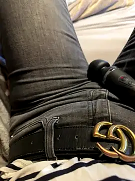 Snapshot of Ana-05 chatting on 10-27-25, 03:38 Ana-05 online show from 10-27-25, 03:38