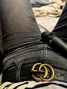 Snapshot of Ana-05 chatting on 10-28-25, 07:16 Ana-05 online show from 10-28-25, 07:16