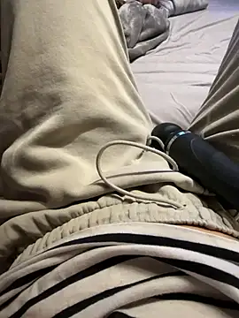 Snapshot of Ana-05 chatting on 10-29-25, 07:04 Ana-05 online show from 10-29-25, 07:04