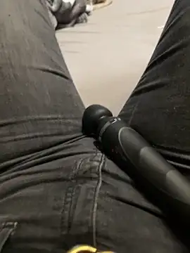 Snapshot of Ana-05 chatting on 10-30-25, 07:36 Ana-05 online show from 10-30-25, 07:36