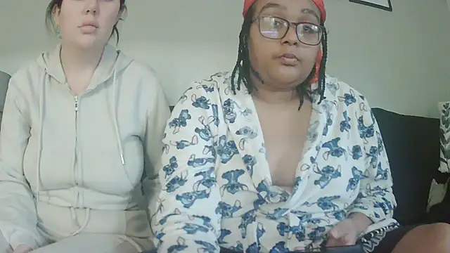 vanilla chocolate23 online show from 12-17-25, 08:53