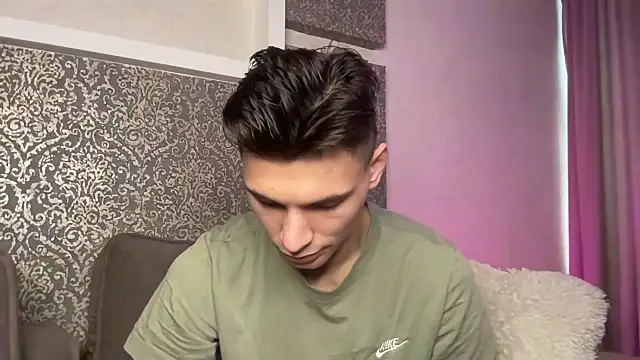 denlover1 online show from 02-17-25, 07:47