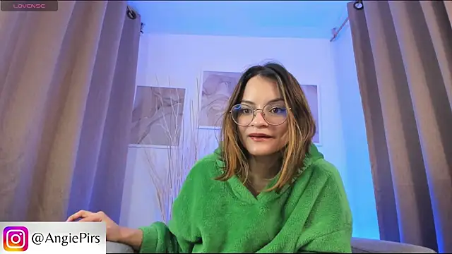 Snapshot of Angie_Pirss chatting on 01-08-25, 10:48 Angie Pirss online show from 01-08-25, 10:48