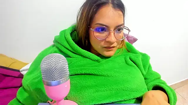 Snapshot of Angie_Pirss chatting on 02-03-25, 05:51 Angie Pirss online show from 02-03-25, 05:51