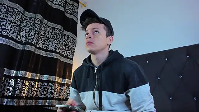 Angel Cuervo online show from 01-21-25, 12:18