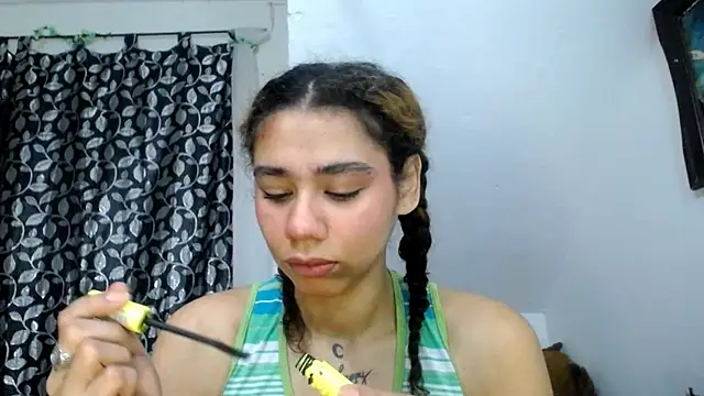 Snapshot of diamonmeli chatting on 03-05-25, 03:40 diamonmeli online show from 03-05-25, 03:40