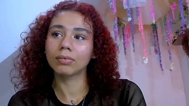 Snapshot of diamonmeli chatting on 03-08-25, 05:33 diamonmeli online show from 03-08-25, 05:33