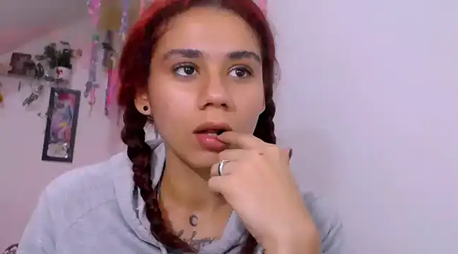 Snapshot of diamonmeli chatting on 03-15-25, 05:04 diamonmeli online show from 03-15-25, 05:04