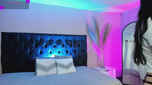 aisha   online show from 02-26-25, 06:43