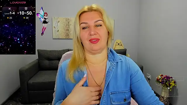 Lili Crossi online show from 12-02-25, 06:41