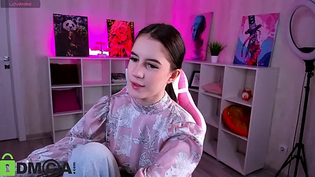 Tonya Gray online show from 11-30-25, 01:09