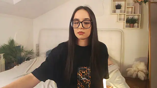 AuroraAksnesss online show from 02-06-25, 05:30