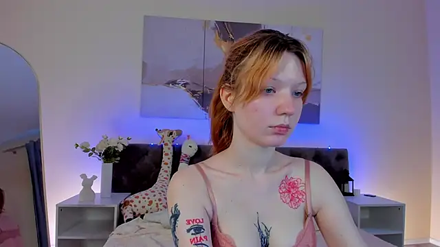 Snapshot of Linablueeyed chatting on 05-30-26, 09:06 Linablueeyed online show from 05-30-26, 09:06