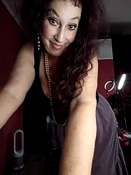 Snapshot of GypsyEsmeralda chatting on 09-18-25, 05:53 GypsyEsmeralda online show from 09-18-25, 05:53