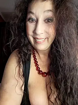 Snapshot of GypsyEsmeralda chatting on 10-19-25, 07:09 GypsyEsmeralda online show from 10-19-25, 07:09