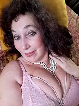 Snapshot of GypsyEsmeralda chatting on 10-19-25, 07:47 GypsyEsmeralda online show from 10-19-25, 07:47