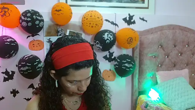 Snapshot of sila_bolum chatting on 10-20-25, 04:51 sila bolum online show from 10-20-25, 04:51