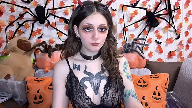 Snapshot of _Devill_Baby chatting on 10-13-25, 05:13 Devill Baby online show from 10-13-25, 05:13