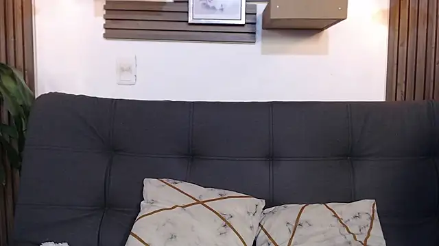 rihannagil online show from 01-16-26, 04:49