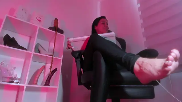 charlotte joliedart online show from 02-13-26, 06:26