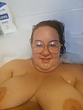 Snapshot of Bekahblows chatting on 10-08-25, 05:21 Bekahblows online show from 10-08-25, 05:21