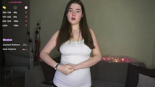 Snapshot of CathrynDail chatting on 05-19-26, 07:26 CathrynDail online show from 05-19-26, 07:26