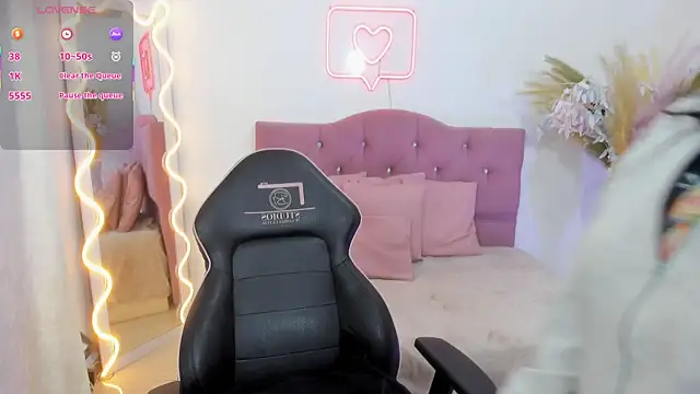 kendra tay online show from 11-29-25, 03:09