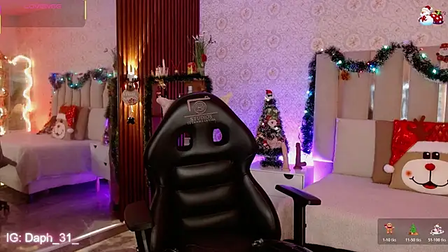 Daphnne tay online show from 11-28-25, 03:31