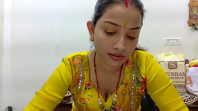 Snapshot of Aleena_Rai chatting on 10-13-25, 07:14 Aleena Rai online show from 10-13-25, 07:14