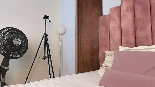 Snapshot of lou_rosse_ chatting on 01-31-25, 09:16 lou rosse  online show from 01-31-25, 09:16
