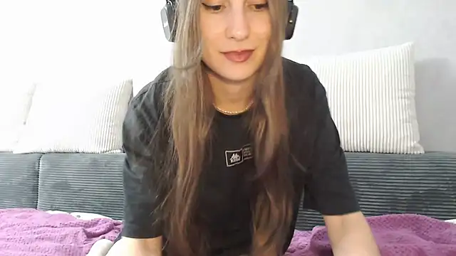 Snapshot of viviandaimond1 chatting on 10-30-25, 06:19 viviandaimond1 online show from 10-30-25, 06:19