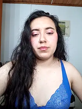 Emi chik online show from 11-22-25, 10:47