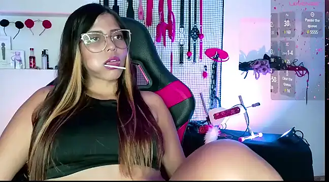 Snapshot of Megaan_Greey chatting on 01-27-25, 11:22 Megaan Greey online show from 01-27-25, 11:22