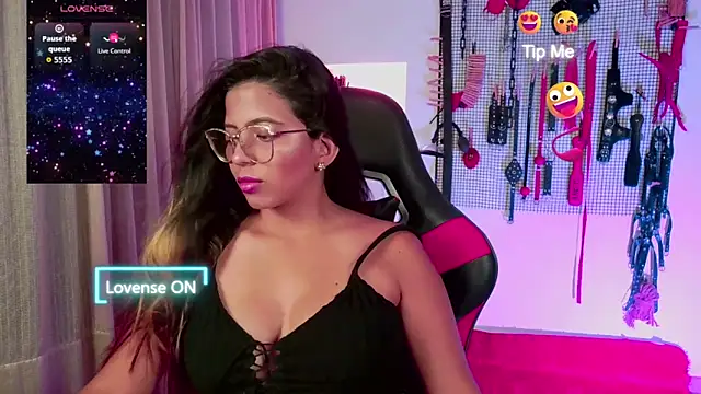 Snapshot of Megaan_Greey chatting on 10-14-25, 01:12 Megaan Greey online show from 10-14-25, 01:12