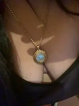 Snapshot of Cameelia chatting on 09-15-25, 02:22 Cameelia online show from 09-15-25, 02:22