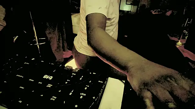 Pressure69mee online show from 02-12-25, 04:00