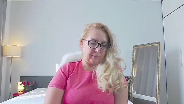 Snapshot of MariaRichi_ chatting on 02-09-25, 12:52 MariaRichi online show from 02-09-25, 12:52