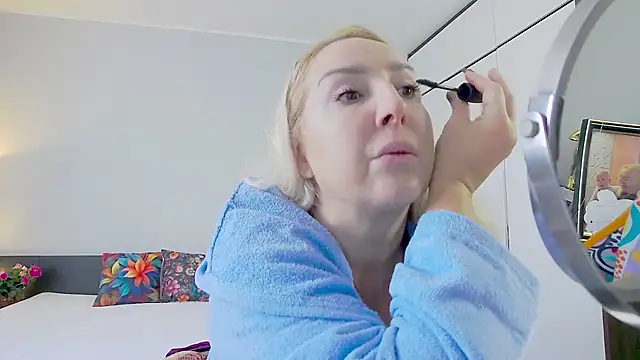 Snapshot of MariaRichi_ chatting on 02-16-25, 08:21 MariaRichi online show from 02-16-25, 08:21