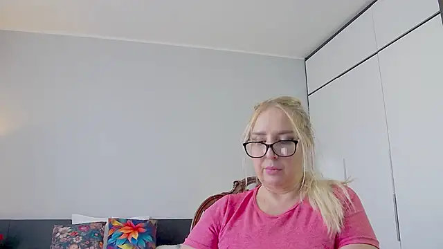 Snapshot of MariaRichi_ chatting on 02-20-25, 10:27 MariaRichi online show from 02-20-25, 10:27