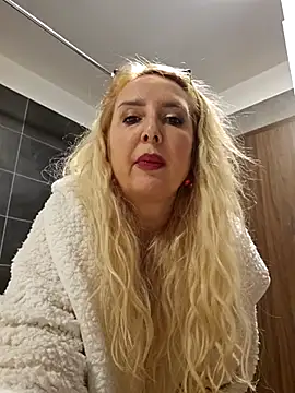 Snapshot of MariaRichi_ chatting on 02-21-25, 07:10 MariaRichi online show from 02-21-25, 07:10