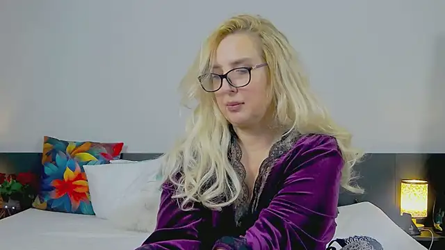 Snapshot of MariaRichi_ chatting on 02-27-25, 04:10 MariaRichi online show from 02-27-25, 04:10