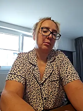 Snapshot of MariaRichi_ chatting on 03-04-25, 07:19 MariaRichi online show from 03-04-25, 07:19