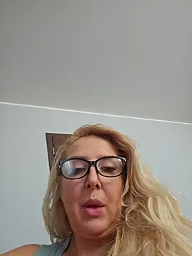 Snapshot of MariaRichi_ chatting on 03-15-25, 10:57 MariaRichi online show from 03-15-25, 10:57