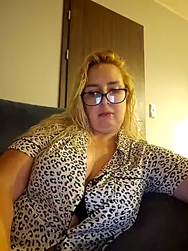 Snapshot of MariaRichi_ chatting on 03-16-25, 07:49 MariaRichi online show from 03-16-25, 07:49