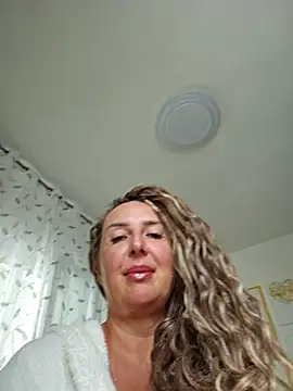 Snapshot of MariaRichi_ chatting on 09-27-25, 07:02 MariaRichi online show from 09-27-25, 07:02