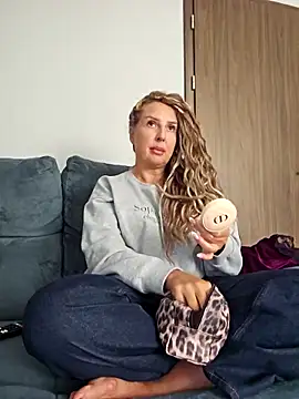 Snapshot of MariaRichi_ chatting on 10-07-25, 08:33 MariaRichi online show from 10-07-25, 08:33