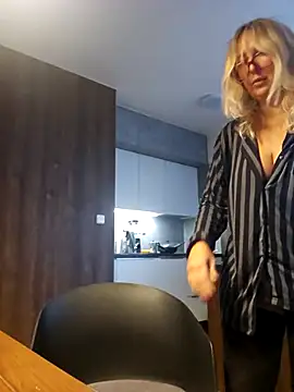 Snapshot of MariaRichi_ chatting on 11-02-25, 07:33 MariaRichi online show from 11-02-25, 07:33