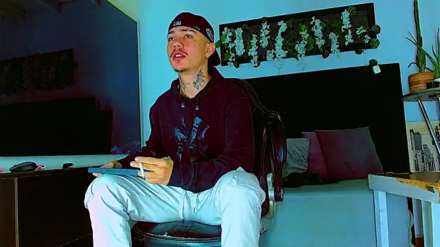 HannibalLester online show from 04-08-26, 03:28