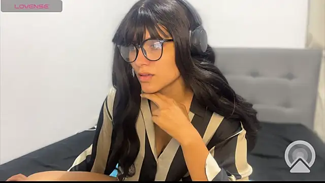 Snapshot of LanaQuen chatting on 12-16-24, 11:39 LanaQuen online show from 12-16-24, 11:39