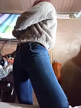 Snapshot of Rachhelle__ chatting on 10-15-25, 02:11 Rachhelle online show from 10-15-25, 02:11